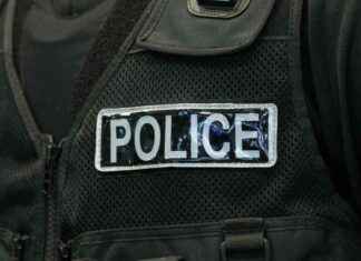 Man Hospitalized After Assault by Gang of Three: What You Need to Know news-12082024-131311