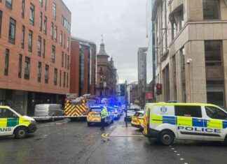 Tragic Death of Woman Struck by Car in Glasgow Prompts Police Investigation news-14082024-174218