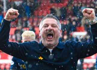 Tony Docherty signs new contract with Dundee United: Committing Future to Club news-15082024-133151