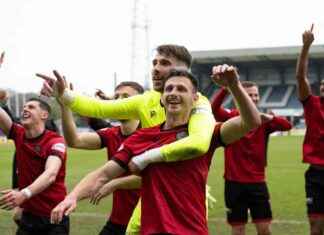 St Mirren Defeats Dundee 3-1, Advances Towards European Qualification news-17082024-020543