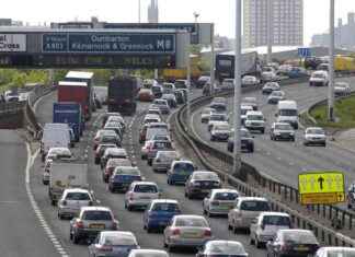 Multiple Injuries in Three-Car Collision on M8 Highway news-30082024-110409