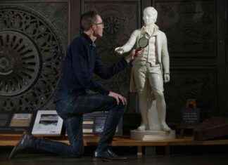 Robert Burns Statue Found in South Africa Finds New Home in Stirling news-16092024-174024
