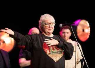 Janey Godley in End-of-Life Care as Cancer Spreads news-26092024-082756