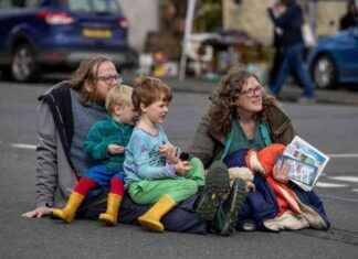 Pam Ayres Delights Kevin McKenna at Wigtown Book Festival news-30092024-010244