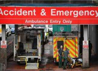 Prepare for a Challenging Winter in A&E Departments, Top Doctor Warns news-04102024-210555