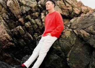 Roddy Woomble Reflects on Releasing 17th Record news-05102024-030701