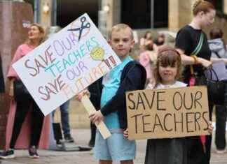 Glasgow Schools Facing Staff Reductions: Concerns of Parents news-05102024-091035