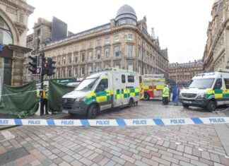Pedestrians Injured by Black Cab in Glasgow Central Street Closure news-05102024-211310