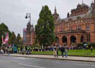 Tensions rise as pro-Israel and pro-Palestine groups clash at Glasgow museum news-06102024-212012