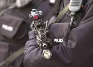 Man Arrested and Charged by Armed Police in Paisley Incident news-19102024-144006