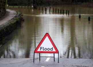 Amber Flood Warnings Across Scotland: Life-Threatening Conditions Expected news-21102024-025002