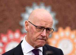 Council Staff to Stage Pay Protest Outside Swinney’s Office: What You Need to Know news-24102024-092541