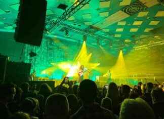 Biffy Clyro Live Review at Barrowland Ballroom, Glasgow: A Journey from Ayrshire Pubs news-25102024-154437