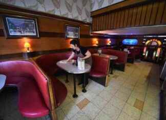 Restored 100-Year-Old Glasgow Café Reopens Post-Fire news-04112024-230344