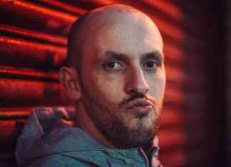 Mark Black Discusses Addiction and Encourages Openness on Struggles news-08112024-155037