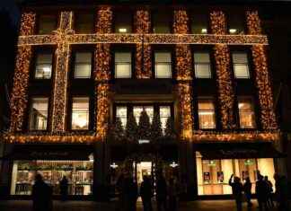 Christmas Lights at Glasgow Jeweller’s New City HQ news-09112024-035635
