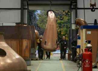 Building the New Scottish ‘Cathedral of Whisky’: Installing Copper Stills news-10112024-213634