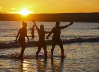 11 Hot Wellness Trends: Wild Swimming, Hot Springs, Ice Baths & More news-11112024-033750