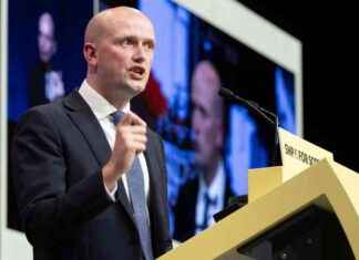 MSPs Vote to Ban Dual Mandates: Impact on Stephen Flynn Row msps-vote-to-ban-dual-mandates-mpact-on-stephen-flynn-row