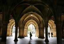 University of Glasgow Risks Losing License for Hosting Foreign Students university-of-glasgow-risks-losing-license-for-hosting-foreign-students