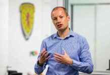 Willie Collum Earns Praise from Premiership Manager for Honest Phone Call willie-collum-earns-praise-from-premiership-manager-for-honest-phone-call