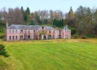 Luxury Mull Mansion Once Owned by Genesis for Sale After Falling into Disrepair luxury-mull-mansion-once-owned-by-genesis-for-sale-after-falling-into-disrepair