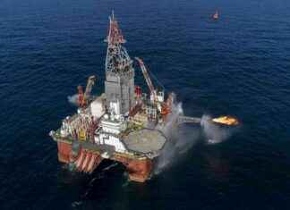 Oil Rig Worker Airlifted from North Sea Platform for Medical Emergency oil-rig-worker-airlifted-from-north-sea-platform-for-medical-emergency