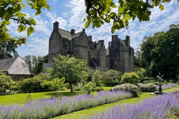 revolutionary-laser-probe-reveals-castles-secrets