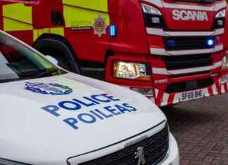 Police Launch Manhunt for Arsonist Who Crashed Car into Building police-launch-manhunt-for-arsonist-who-crashed-car-into-building