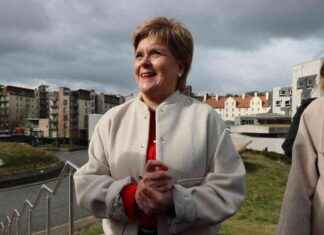 Sturgeon Campaigns to Retain Hamilton Seat sturgeon-campaigns-to-retain-hamilton-seat