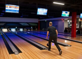 Enjoy a fun night out at Dundee Bowling – perfect for friends and family!