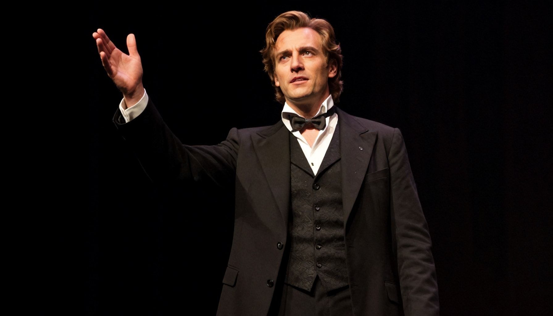 The Truth About Tom Jones’ Unmatched Stage Presence*