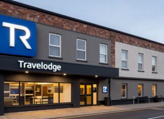 Stay Central in Dundee with Travelodge – Comfort & Convenience
